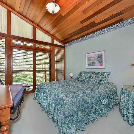Oceanside Lodge Saanich Inlet North Saanich Экстерьер фото